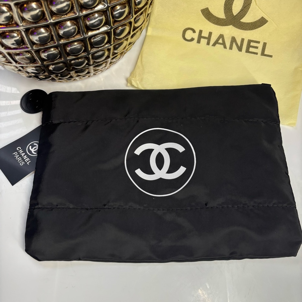 New With Tags Chanel Beauty Makeup Bag